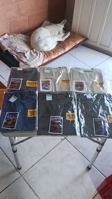 Acessórios da Natural Volks organizados para venda